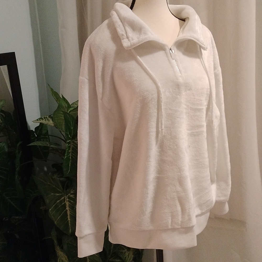 ⚜️ Secret Treasures Lounge Shirt - Picture 2 of 7